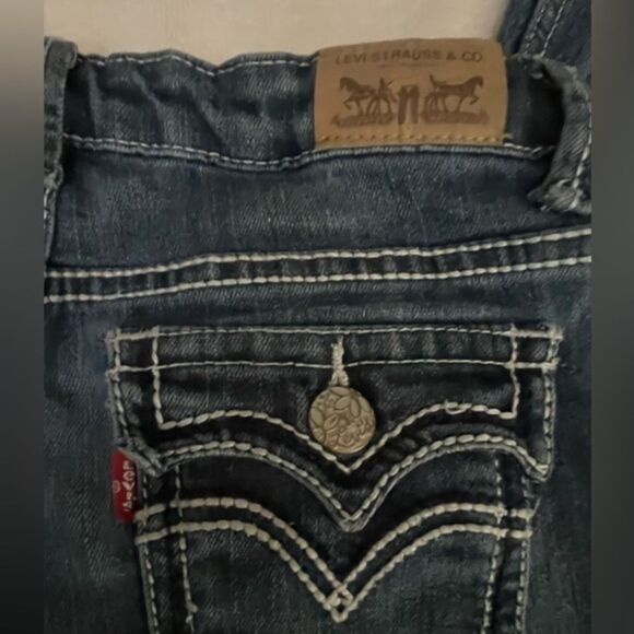LIKE NEW Levi’s 10 Regular Levi’s 5-pocket boot cut medium wash blue denim jeans - Picture 11 of 13